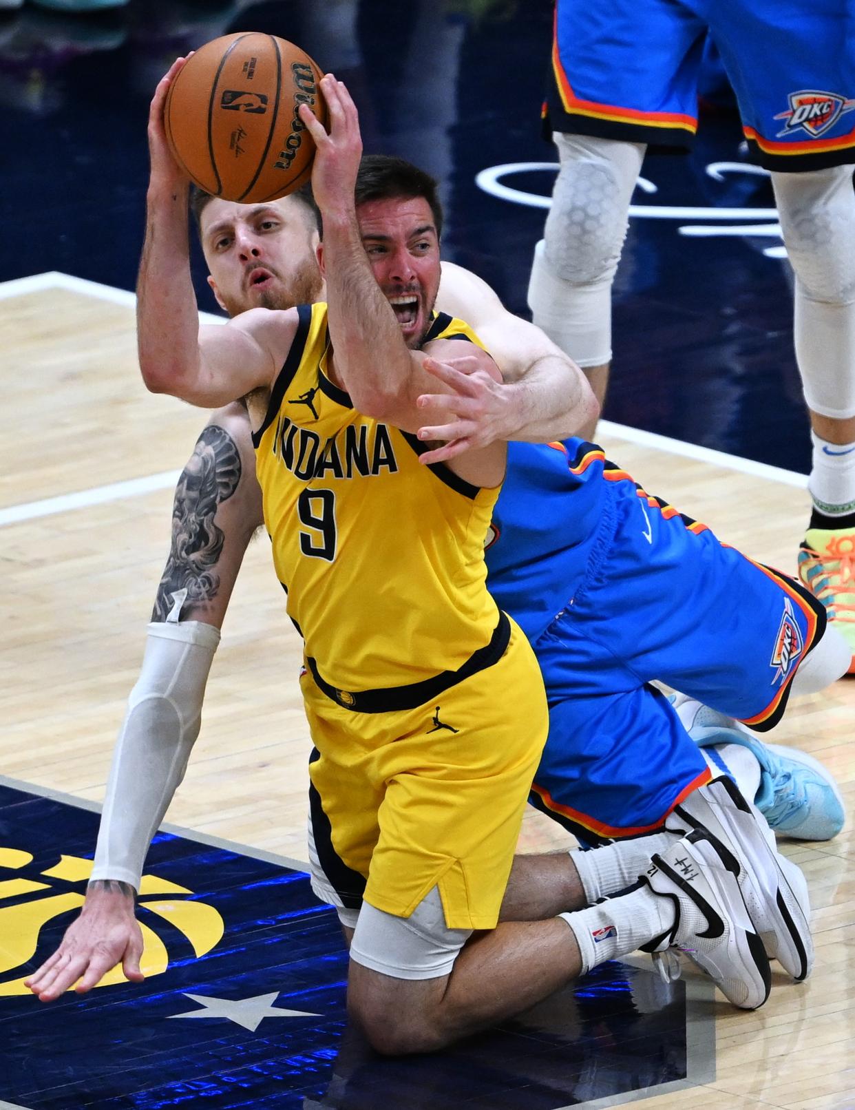 爵士鏖战公牛，布克高光表现