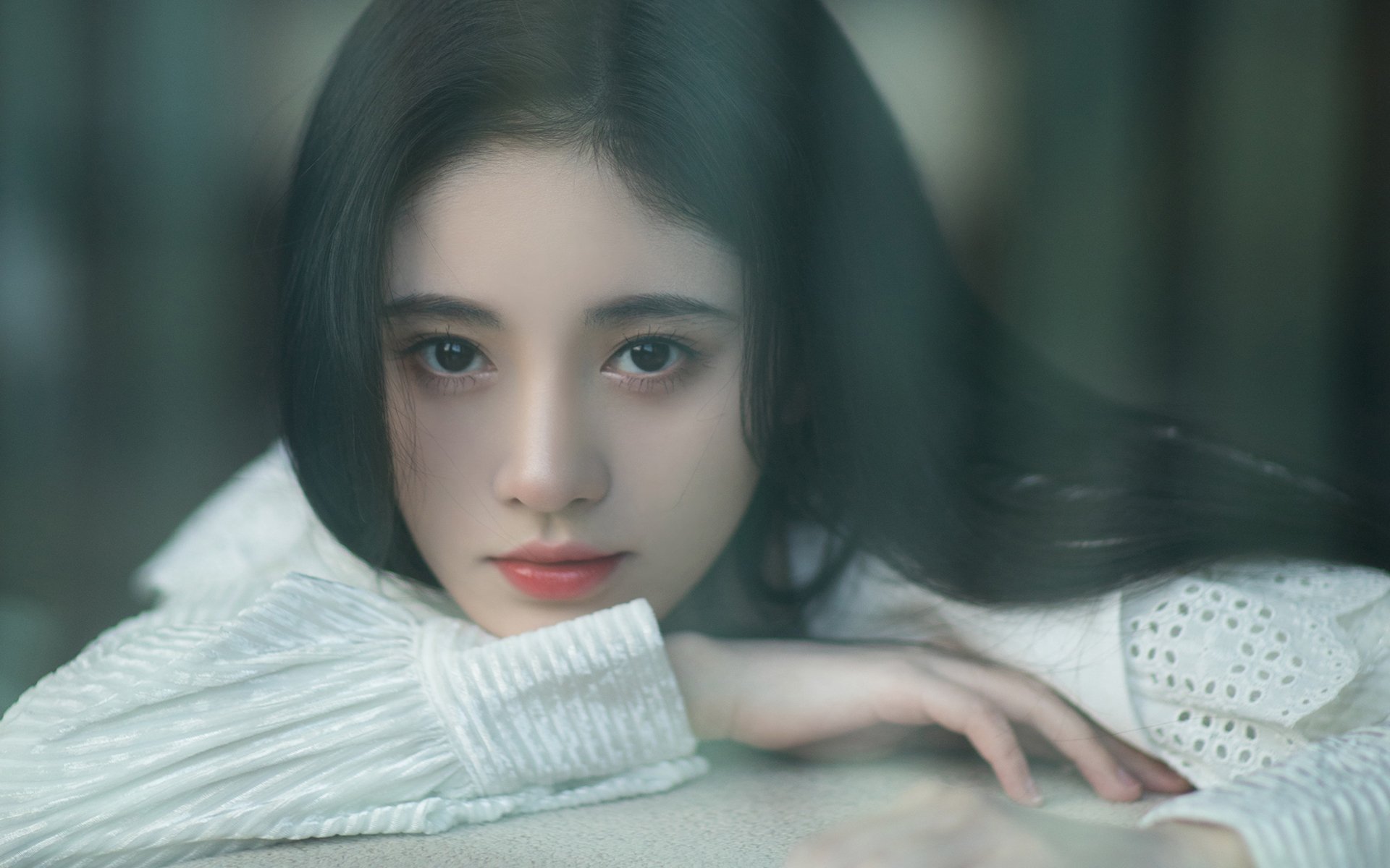 暗夜之王，马丁内利导演的塞维利亚绝境狂欢