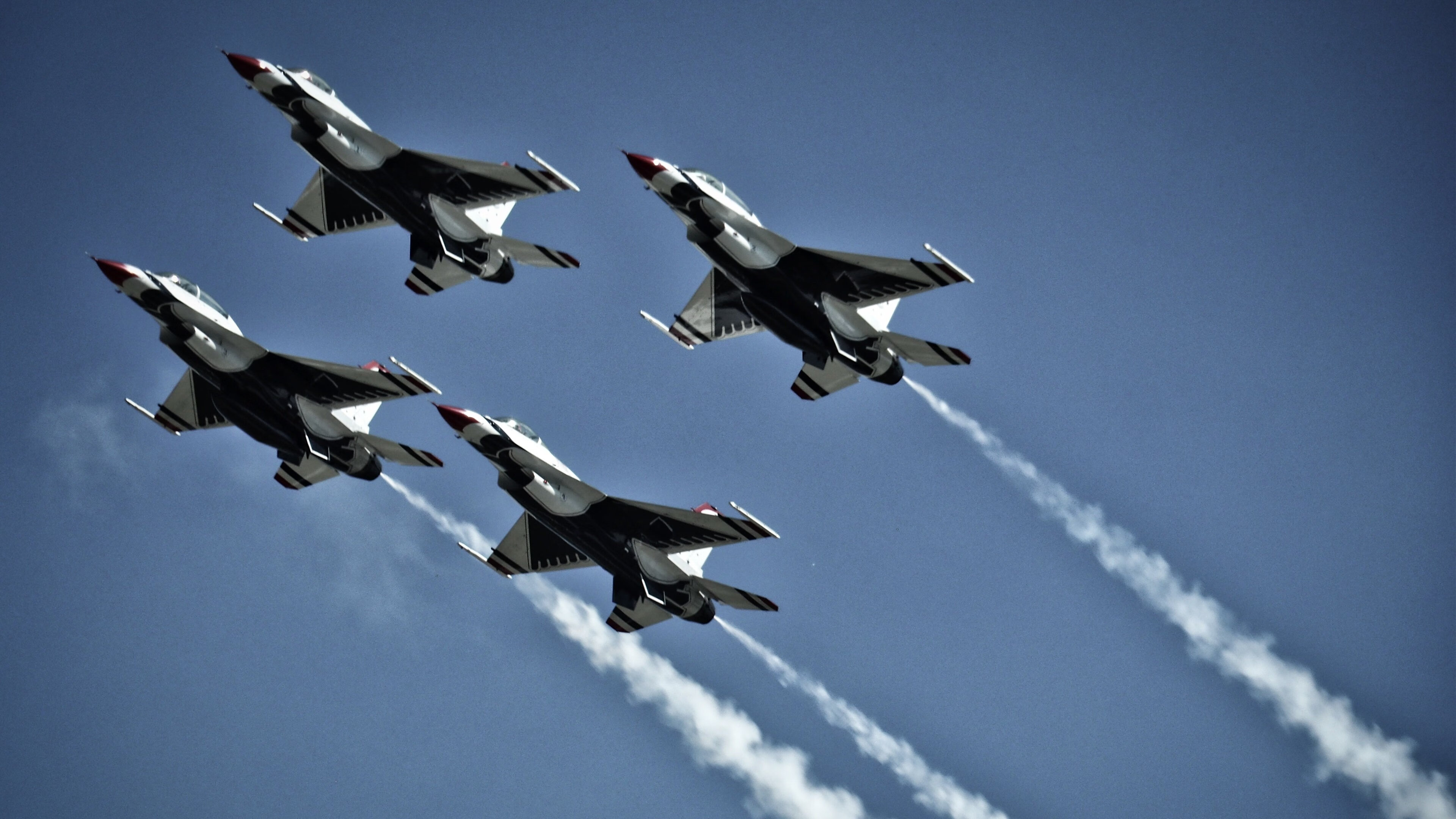 打破摩纳哥魔咒，F1新王阿兰特斯在波尔图老街碾过百年荣耀