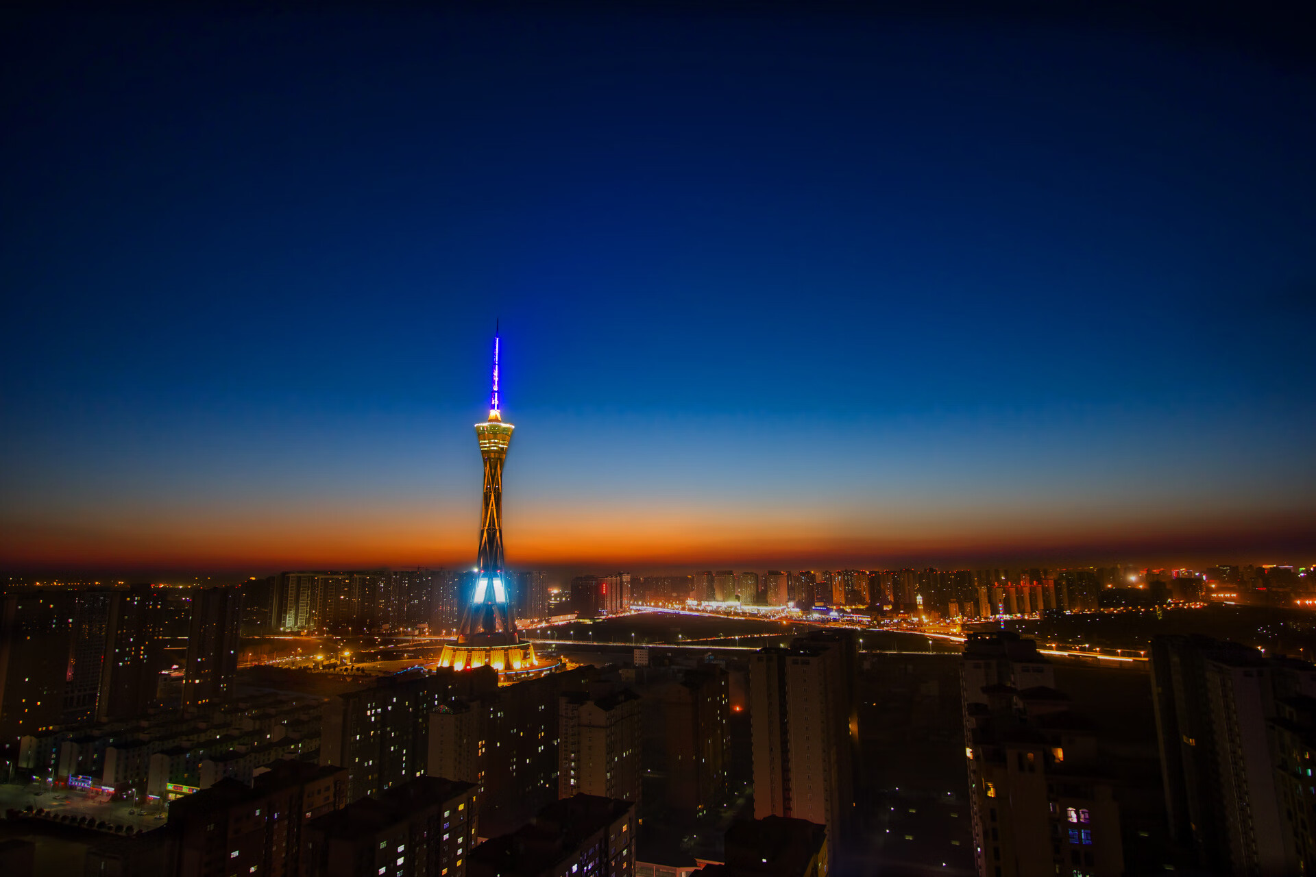 平行宇宙对决，当步行者险胜广东队，哈利伯顿在西决生死战中接管比赛